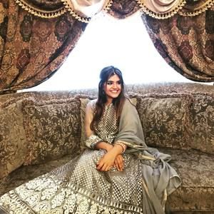 Meet your Posher, Evana